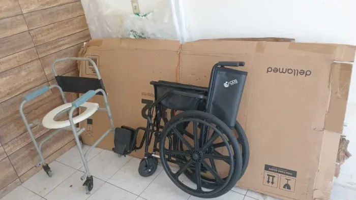 Cadeira de rodas praticamente nova!
