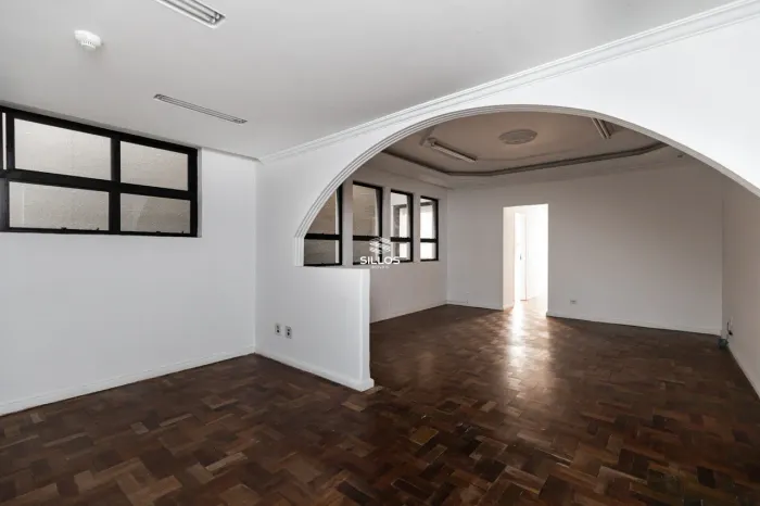 Sala comercial com 125,39 m² para alugar no Centro de Curitiba