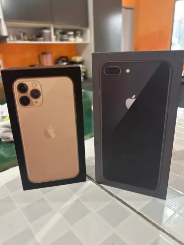 Kit com 2 caixas originais de iPhone (11 Pro + 8 Plus)! ?