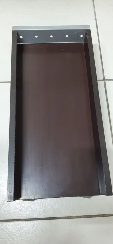 Suporte em madeira com rodízios para CPU