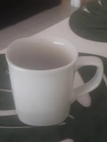 caneca de porcelana branca para caldinho