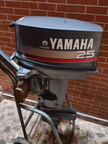 Motor de popa 25 HP Yamaha único dono
