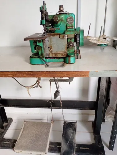 Máquina de costura overloque