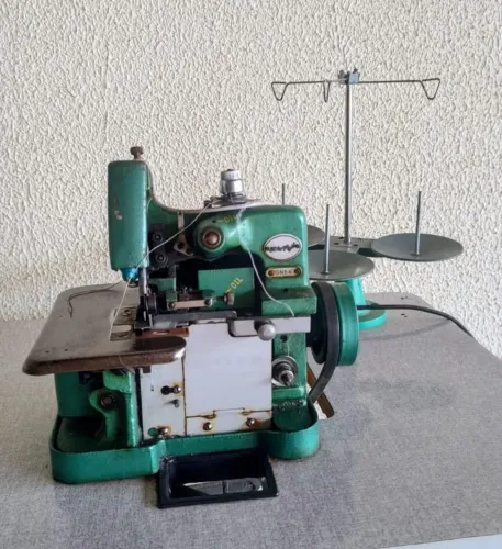 Máquina overlok cheneizinha