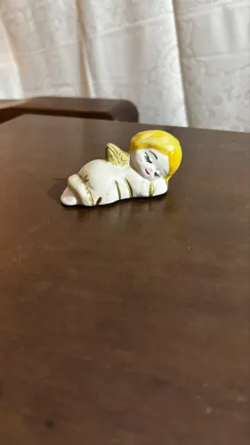 Anjinho em porcelana
