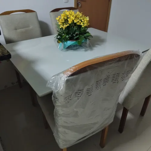 Mesa de sala com 4 cadeiras