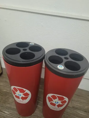 02 lixeiras coletoras para copos descartáveis