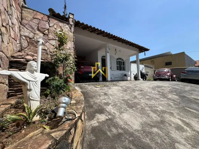Casa linear de 360m2 no Vila Cloris com ótimo aproveitamento de espaço e total privacidade