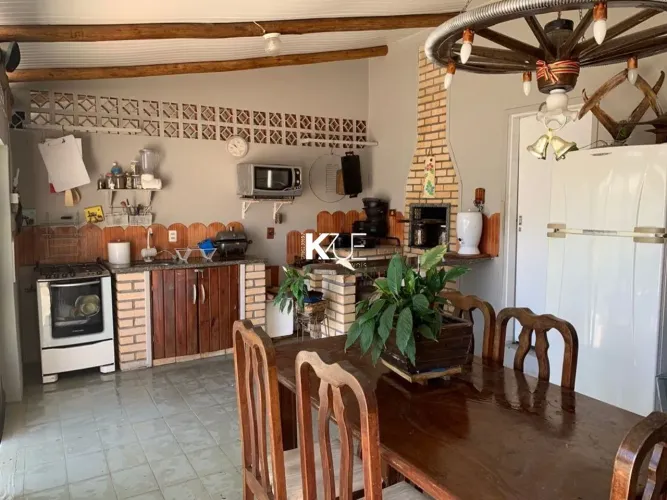 Casa à venda com 5 quartos no bairro Coloninha em Florianópolis!