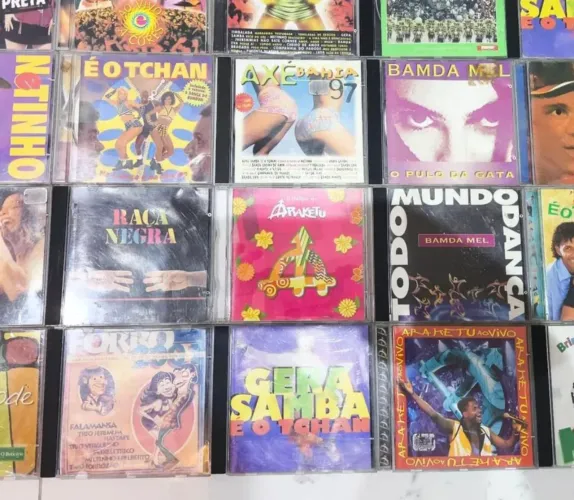 Super Coleção de 57 CD's Sertanejos/ Novelas/Axé/Pagode e muito mais!