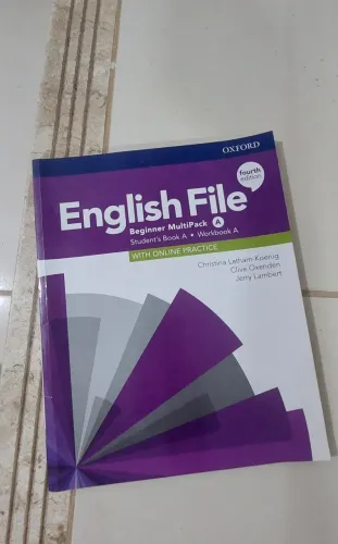 Livro English File do curso de inglês do SENAC