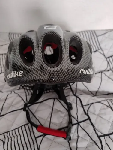 Capacete catlike usado 54/60