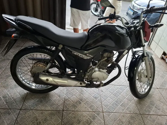 Moto muito boa  preço 8500