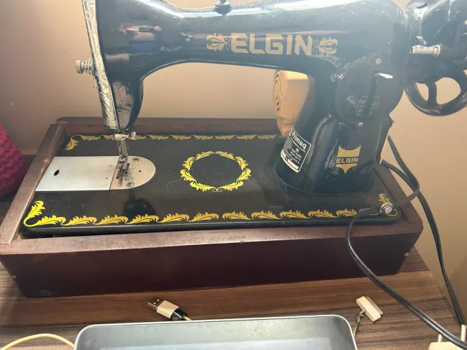 Máquina de costura vintage FUNCIONANDO