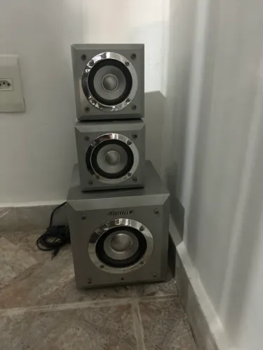 Caixa de som com subwoofer + receptor/transmissor bluetooth