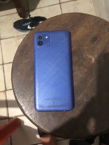 Samsung a03 galaxy 64gb com defeito na tela , tela trincada celular não liga