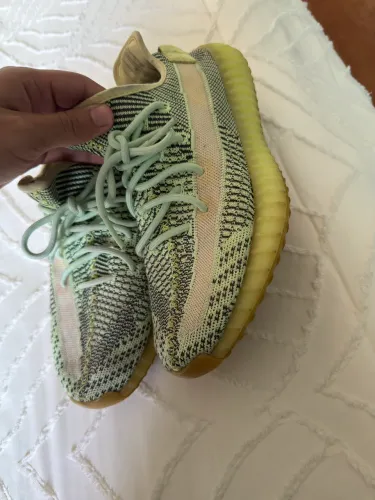 Vendo adidas Yeezy verde original