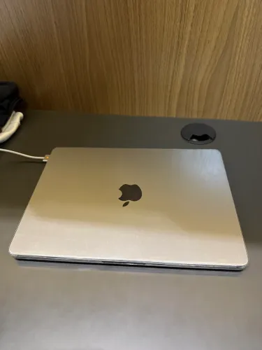 MacBook Air M3 512gb 8gb RAM