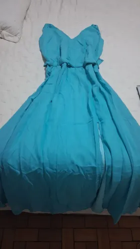 Vestido de festa com fenda