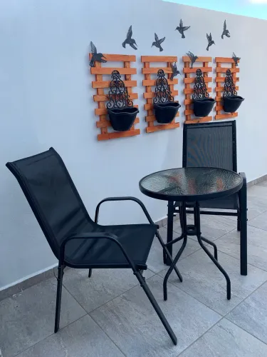 Mesa com duas cadeiras área externa 