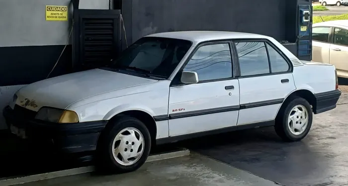 Chevrolet Monza GLS/ Hi-tech 2.0 EFI 2P E 4P 1995