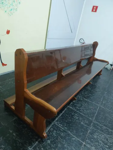 Banco de Igreja em Madeira 2,50m - 5 Lugares com Porta-Bíblia e Ajoelhador