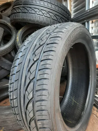 Pneu 225 45 17 com 1 ano de garantia Certificado pelo Inmetro