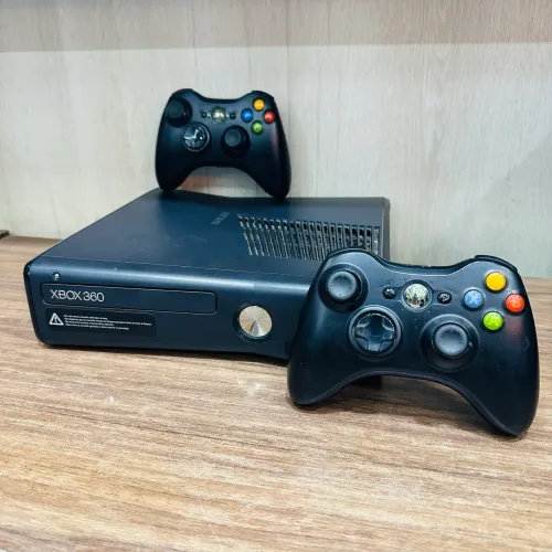Xbox 360 + 10 Jogos + 2 Controles e Kinect 