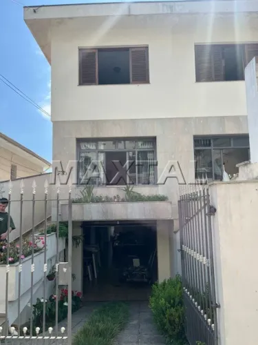 Sobrado à venda de 213m², 3 dormitórios, 3 banheiros e 4 vagas na Água Fria.