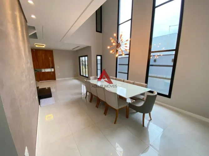 Casa com Piscina à Venda no Condomínio Residencial Fogaça - Jacareí/SP