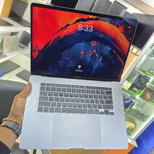 MacBook Pro 15 2019 Core i9 16GB RAM SSD 512GB Radeon Pro 560X