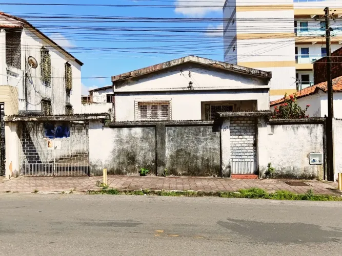 Casa Grande, próximo ao mercado São Sebastião. Fortaleza-CE