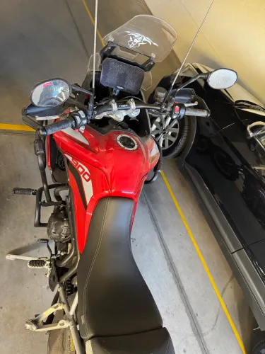 Moto impecável