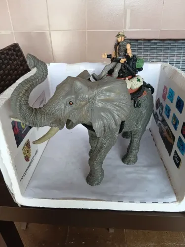 Miniatura elefante com som