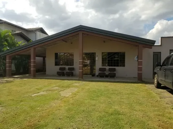 Vendo uma Casa no Condomínio Vila Da Eletronorte