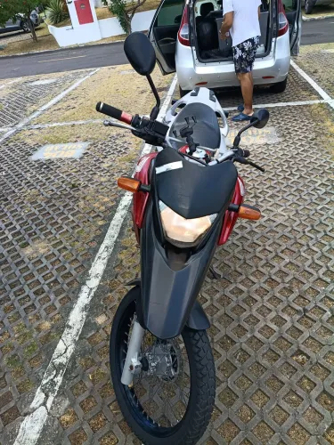 Moto baixa quilometragem e em perfeito estado de conservação
