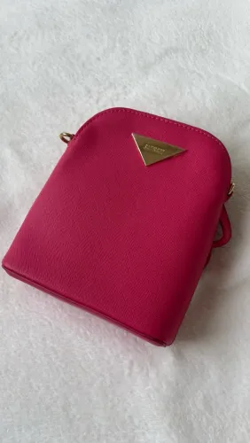 Bolsa transversal pink pequena com corrente dourada