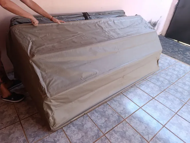 Vendo quatro toldos com estrutura pronta cor bege escuro