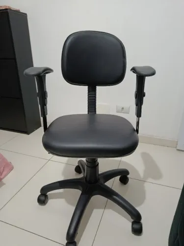Cadeira escritório secretária giratória / couro sintético preto