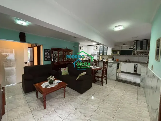 Casa com 3 dormitórios para alugar, 140 m² por R$ 3.000/mês - Centro - Carapicuíba/SP