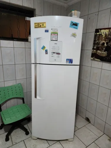 Vende-se Geladeira Frost Free