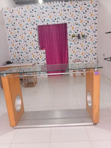 Vende-se balcão com arrara 