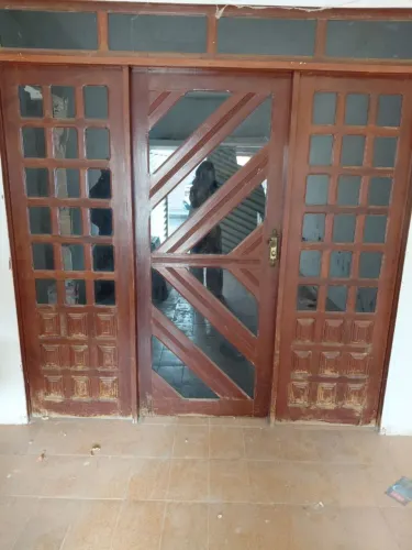 Porta balcão de madeira maciça, 2,30x220 usado