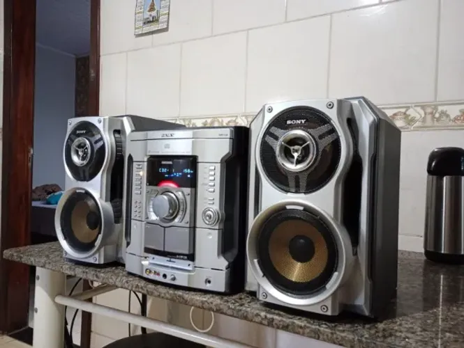 Som Sony - CD, Rádio, Toca Fitas e Aux. Funciona tudo 100% Bem conservado.