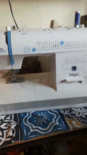 Máquina de costura doméstica Elgin