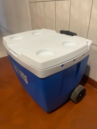 Caixa Térmica MOR 42L com Rodinhas e Alça Retrátil | Estado de Nova