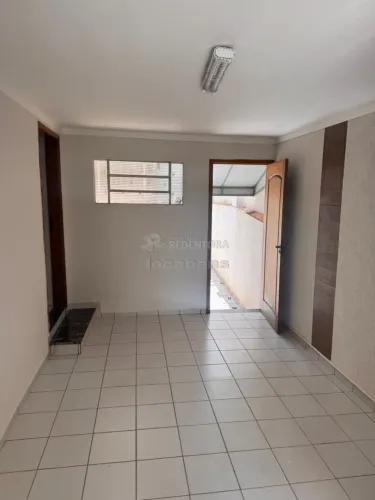 Casa comercial com 4 salas na região Central