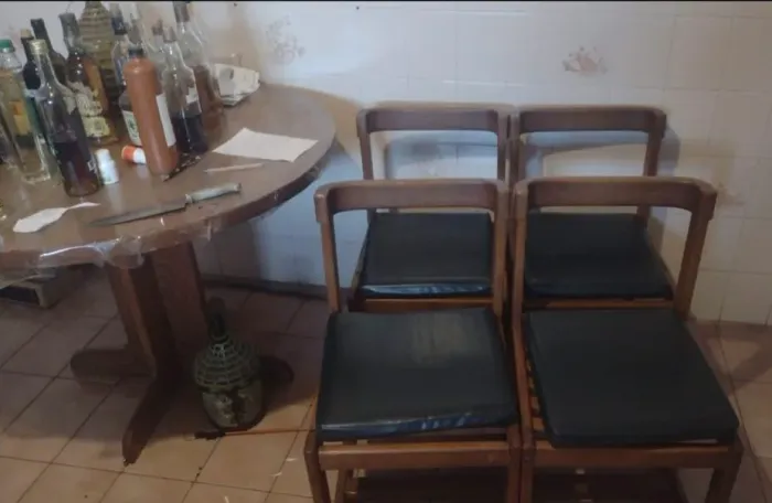 Conjunto mesa com 4 cadeiras