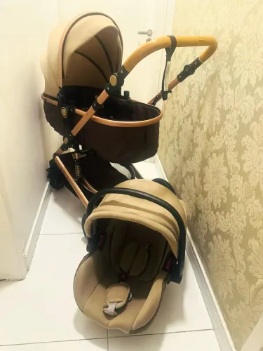 Vendo Carrinho de Bebê com Bebê conforto
