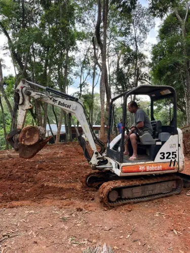 Oportunidade Desapego Mini escavadeira Bob cat 325 2 Dono